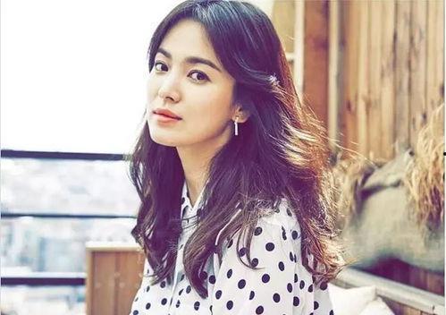 宋慧乔吃瓜眼神图,解锁娱乐圈新表情包