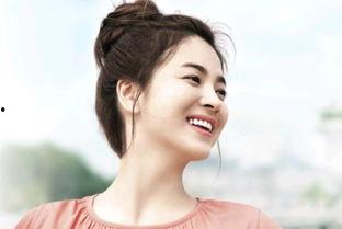 宋慧乔吃瓜眼神图,解锁娱乐圈新表情包