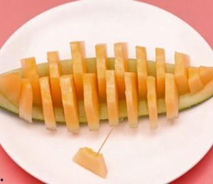 如何切哈密瓜方便拿吃,哈密瓜切割技巧解析