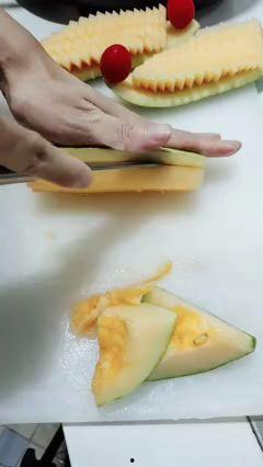 如何切哈密瓜方便拿吃,哈密瓜切割技巧解析