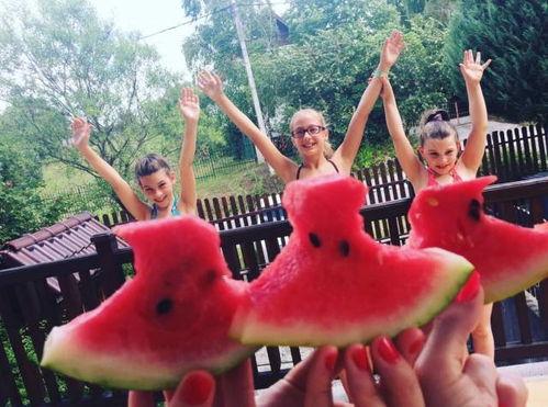 宝宝爱笑吃瓜群众